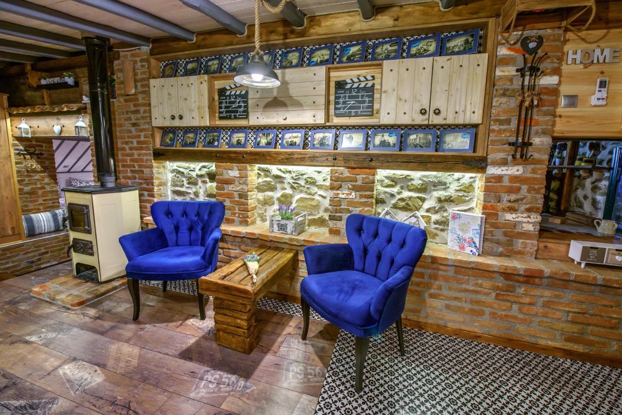 Traditional Guesthouse ตริกาลา ภายนอก รูปภาพ