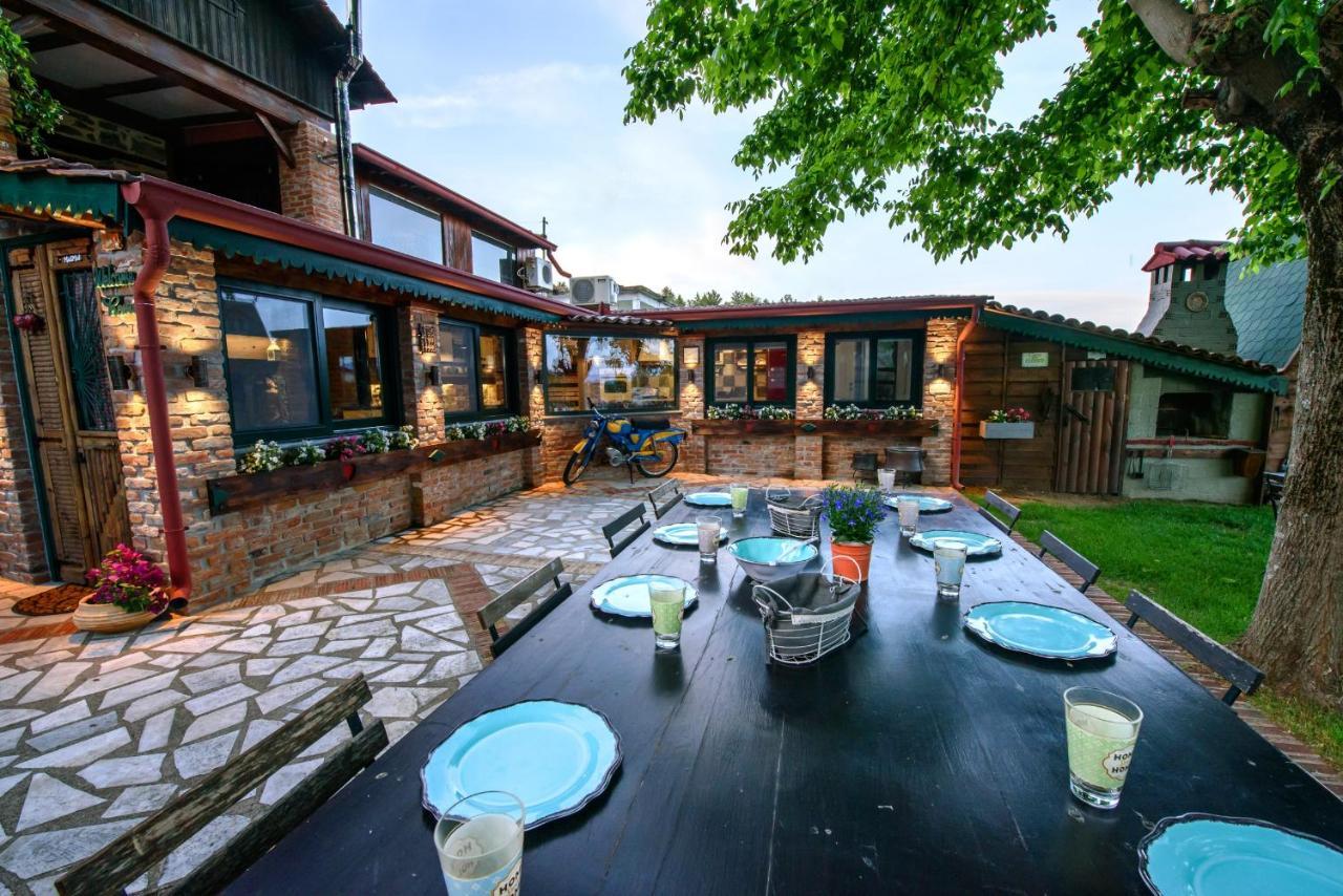 Traditional Guesthouse ตริกาลา ภายนอก รูปภาพ