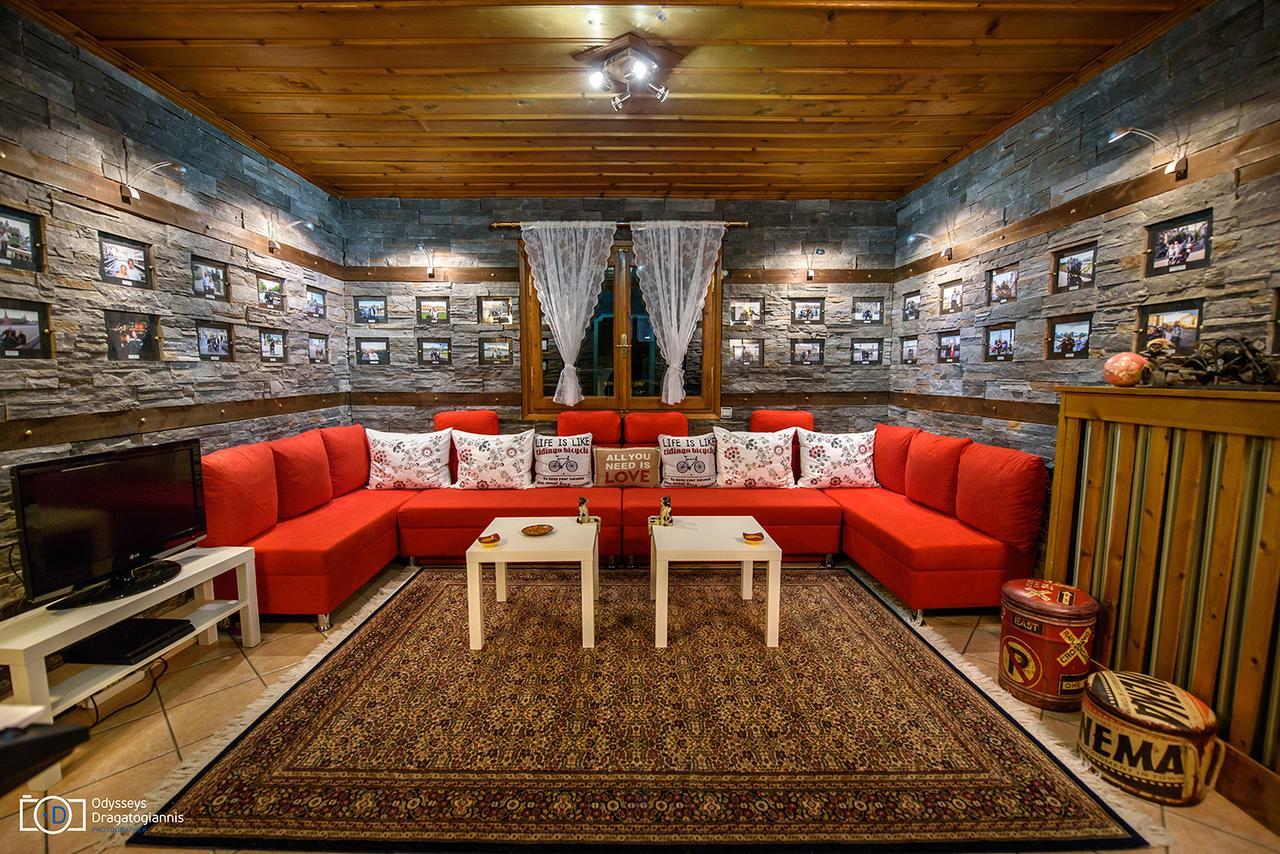 Traditional Guesthouse ตริกาลา ภายนอก รูปภาพ