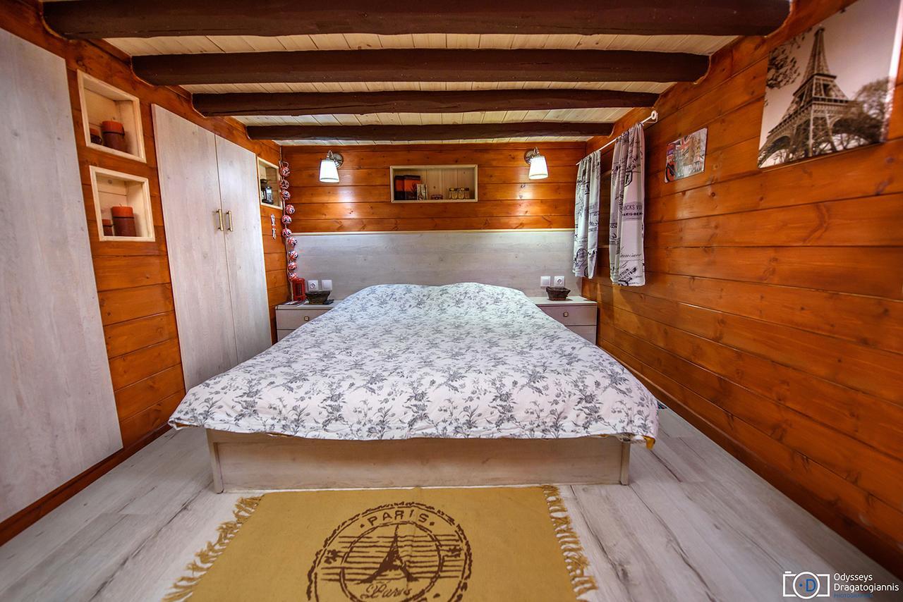 Traditional Guesthouse ตริกาลา ภายนอก รูปภาพ