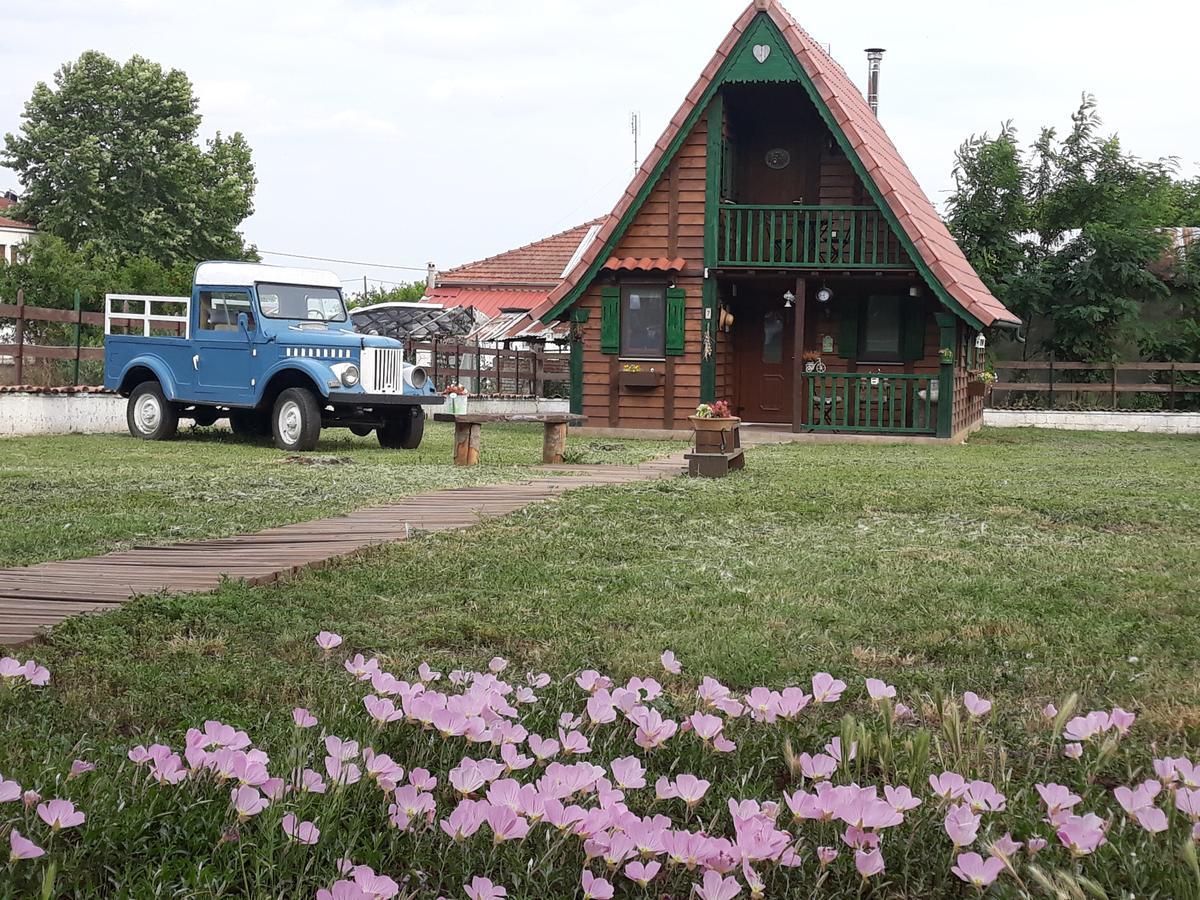 Traditional Guesthouse ตริกาลา ภายนอก รูปภาพ