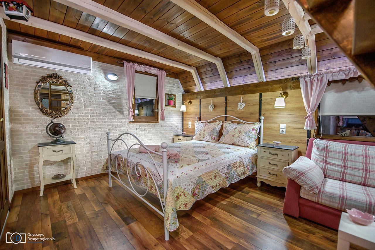 Traditional Guesthouse ตริกาลา ภายนอก รูปภาพ