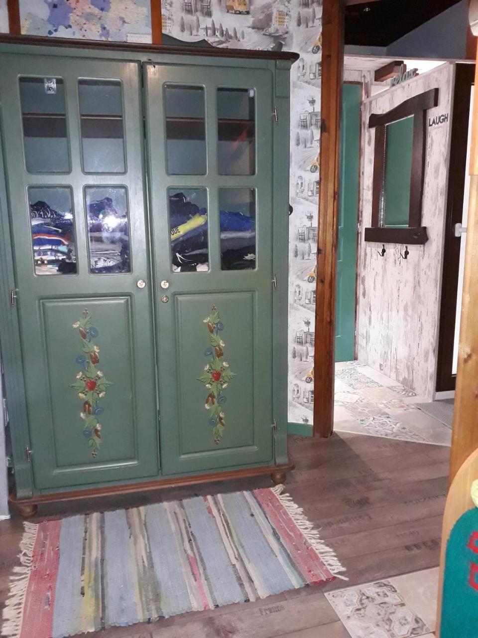 Traditional Guesthouse ตริกาลา ภายนอก รูปภาพ