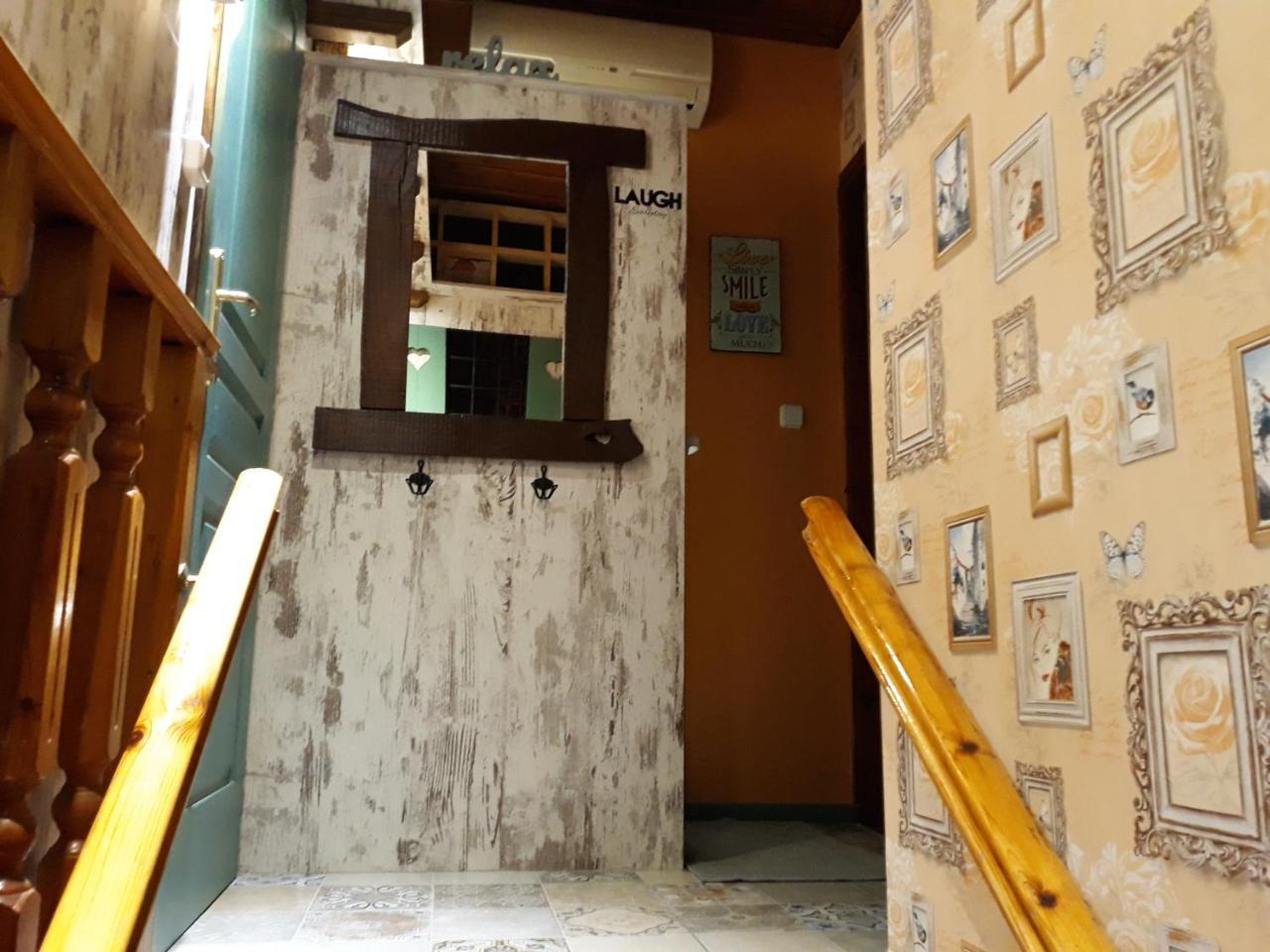 Traditional Guesthouse ตริกาลา ภายนอก รูปภาพ